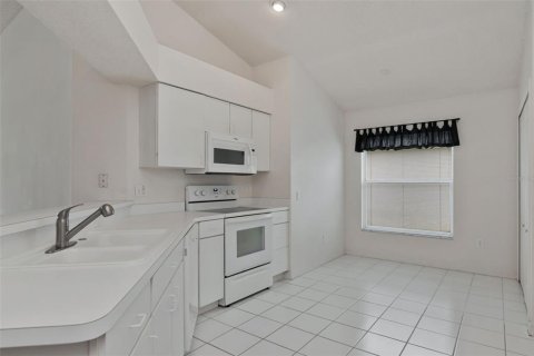 House in Tampa, Florida 4 bedrooms, 165.92 sq.m. № 2237553 - photo 10