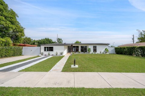 Casa en venta en Miami, Florida, 4 dormitorios, 145.67 m2 № 1988545 - foto 8