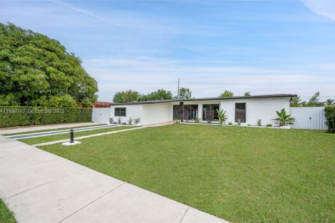 Casa en venta en Miami, Florida, 4 dormitorios, 145.67 m2 № 1988545 - foto 17