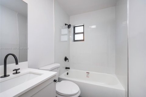 Casa en venta en Miami, Florida, 4 dormitorios, 145.67 m2 № 1988545 - foto 7