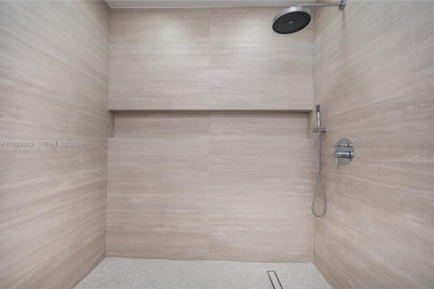 Casa en venta en Miami, Florida, 4 dormitorios, 145.67 m2 № 1988545 - foto 6