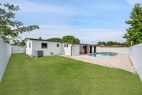 Casa en venta en Miami, Florida, 4 dormitorios, 145.67 m2 № 1988545 - foto 10