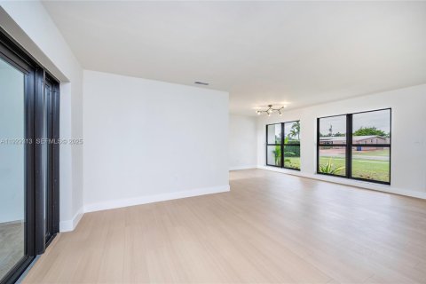 Casa en venta en Miami, Florida, 4 dormitorios, 145.67 m2 № 1988545 - foto 16