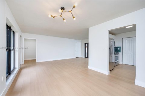 Casa en venta en Miami, Florida, 4 dormitorios, 145.67 m2 № 1988545 - foto 14