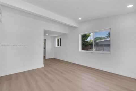 Купить виллу или дом в Майами, Флорида 3 спальни, № 1957968 - фото 4