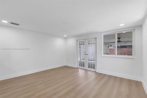 Купить виллу или дом в Майами, Флорида 3 спальни, № 1957968 - фото 9