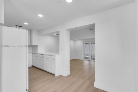 Купить виллу или дом в Майами, Флорида 3 спальни, № 1957968 - фото 6