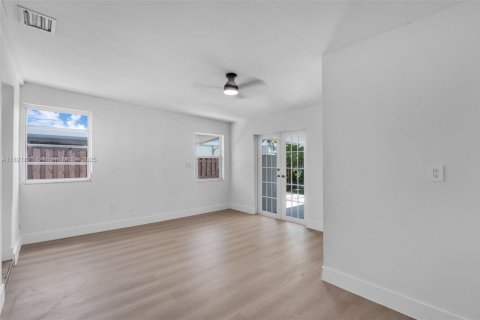 Купить виллу или дом в Майами, Флорида 3 спальни, № 1957968 - фото 21