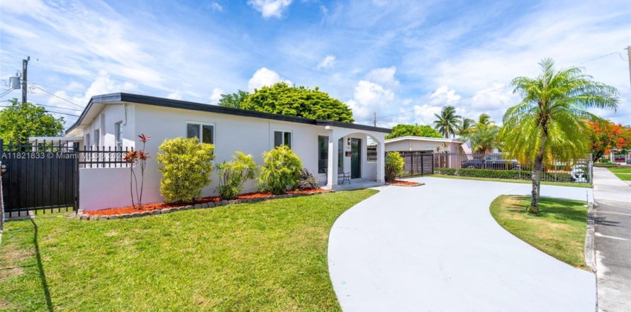 Дом в Майами, Флорида 3 спальни № 1957968