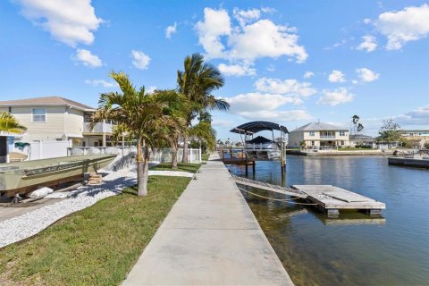 Villa ou maison à vendre à Hudson, Floride: 2 chambres, 93.27 m2 № 2142895 - photo 5