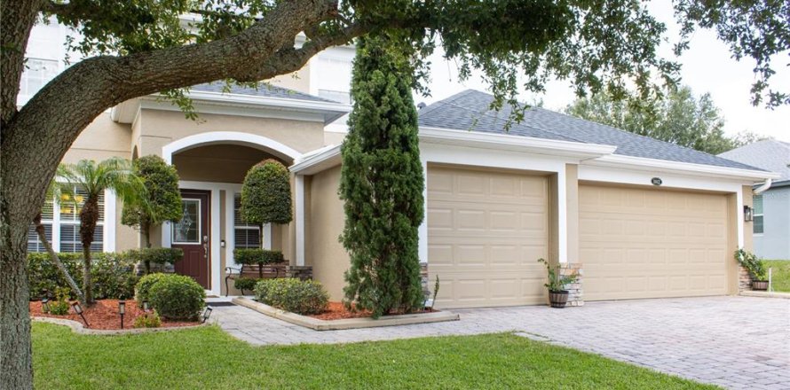 Villa ou maison à Clermont, Floride 5 chambres, 253.72 m2 № 2303315