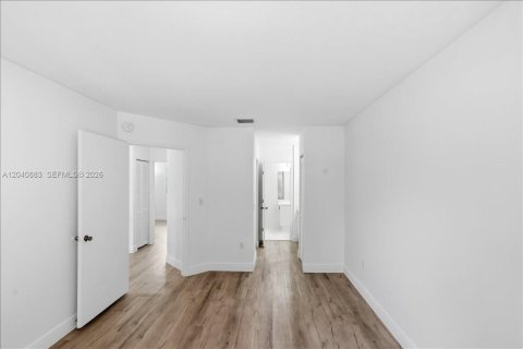 Touwnhouse à louer à Hialeah, Floride: 3 chambres, 158.68 m2 № 2274778 - photo 25