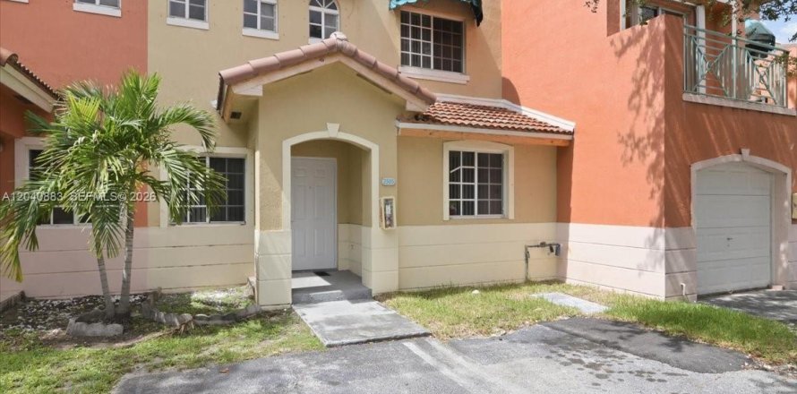 Touwnhouse à Hialeah, Floride 3 chambres, 158.68 m2 № 2274778