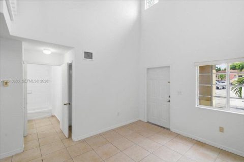 Touwnhouse à louer à Hialeah, Floride: 3 chambres, 158.68 m2 № 2274778 - photo 4