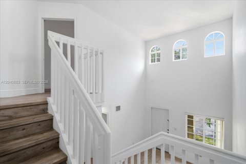 Touwnhouse à louer à Hialeah, Floride: 3 chambres, 158.68 m2 № 2274778 - photo 17