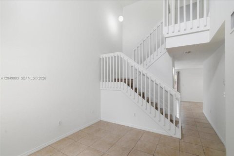 Touwnhouse à louer à Hialeah, Floride: 3 chambres, 158.68 m2 № 2274778 - photo 2