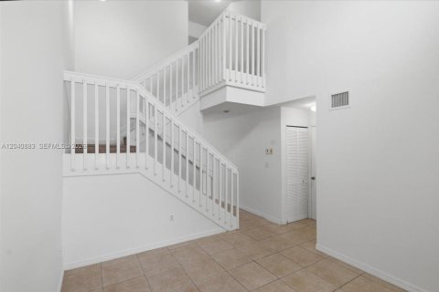 Touwnhouse à louer à Hialeah, Floride: 3 chambres, 158.68 m2 № 2274778 - photo 3