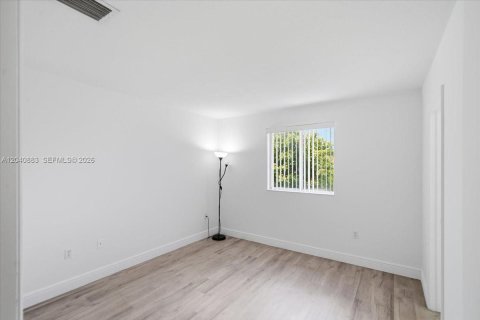 Touwnhouse à louer à Hialeah, Floride: 3 chambres, 158.68 m2 № 2274778 - photo 20