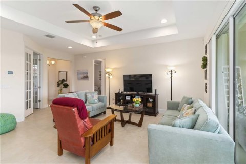 Villa ou maison à vendre à Apollo Beach, Floride: 3 chambres, 195.84 m2 № 2143071 - photo 4