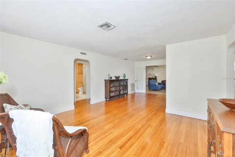 Casa en venta en Saint Petersburg, Florida, 3 dormitorios, 162.86 m2 № 2167362 - foto 4