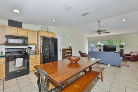 Casa en venta en Saint Petersburg, Florida, 3 dormitorios, 162.86 m2 № 2167362 - foto 9