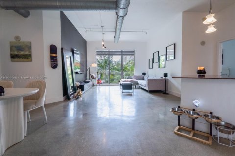 Снять в аренду кондоминиум в Майами, Флорида 2 спальни, 119.66м2, № 1956776 - фото 2