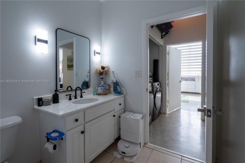 Снять в аренду кондоминиум в Майами, Флорида 2 спальни, 119.66м2, № 1956776 - фото 27