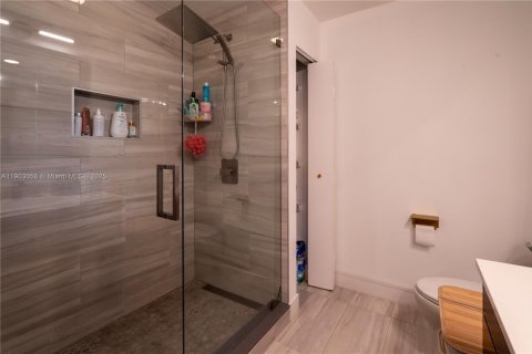 Снять в аренду кондоминиум в Майами, Флорида 2 спальни, 119.66м2, № 1956776 - фото 23