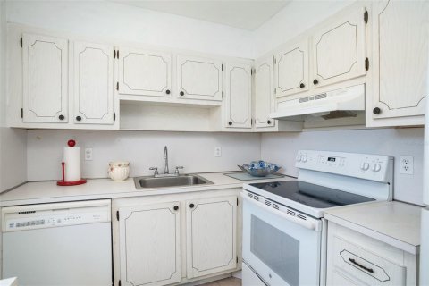Condo in Sun City Center, Florida, 2 bedrooms  № 1526441 - photo 8