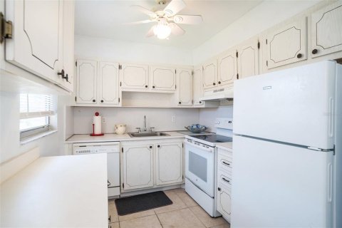 Condo in Sun City Center, Florida, 2 bedrooms  № 1526441 - photo 7