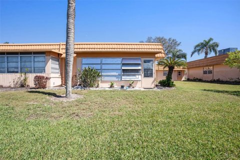 Condo in Sun City Center, Florida, 2 bedrooms  № 1526441 - photo 14