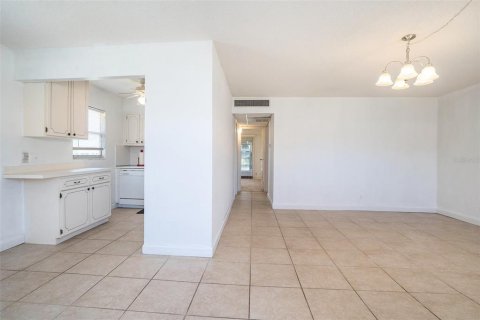 Condo in Sun City Center, Florida, 2 bedrooms  № 1526441 - photo 6