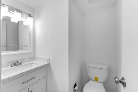 Adosado en venta en Miami, Florida, 3 dormitorios, 142.7 m2 № 1929496 - foto 15