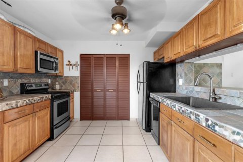 Adosado en venta en Miami, Florida, 3 dormitorios, 142.7 m2 № 1929496 - foto 12