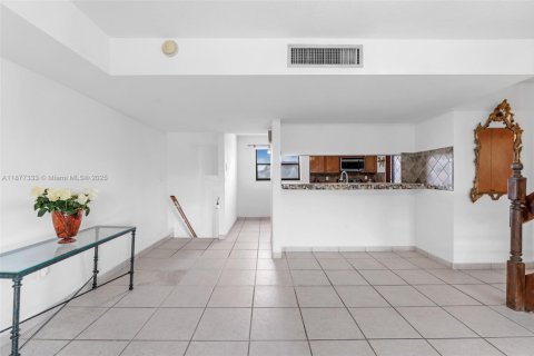 Adosado en venta en Miami, Florida, 3 dormitorios, 142.7 m2 № 1929496 - foto 5