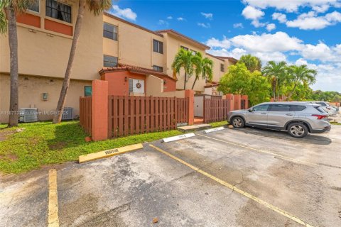 Adosado en venta en Miami, Florida, 3 dormitorios, 142.7 m2 № 1929496 - foto 2