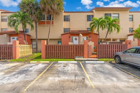 Adosado en venta en Miami, Florida, 3 dormitorios, 142.7 m2 № 1929496 - foto 1