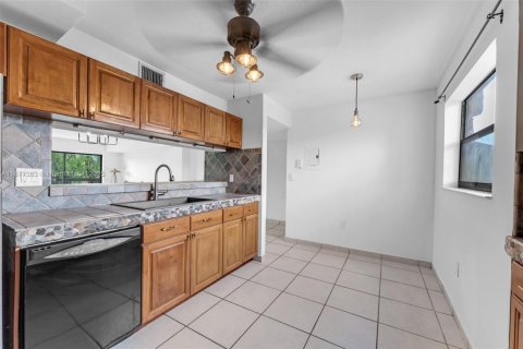 Adosado en venta en Miami, Florida, 3 dormitorios, 142.7 m2 № 1929496 - foto 14