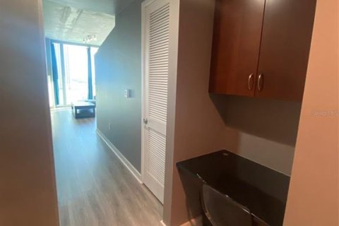 Condo in Tampa, Florida, 1 bedroom  № 1757599 - photo 15
