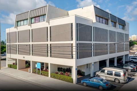 Commercial property in Pompano Beach, Florida № 2243451