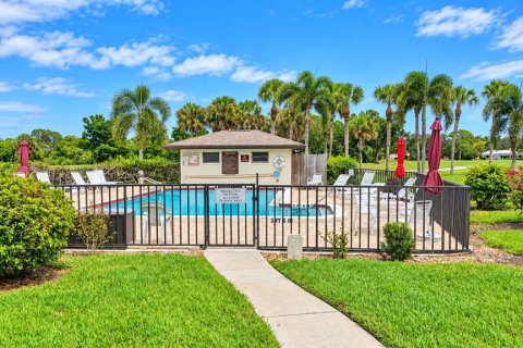 Condo in Sarasota, Florida, 1 bedroom № 2402720 - photo 20