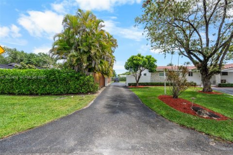 Villa ou maison à vendre à Miami, Floride: 4 chambres, 193.33 m2 № 2076047 - photo 4
