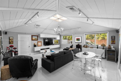 Villa ou maison à vendre à Miami, Floride: 4 chambres, 193.33 m2 № 2076047 - photo 17