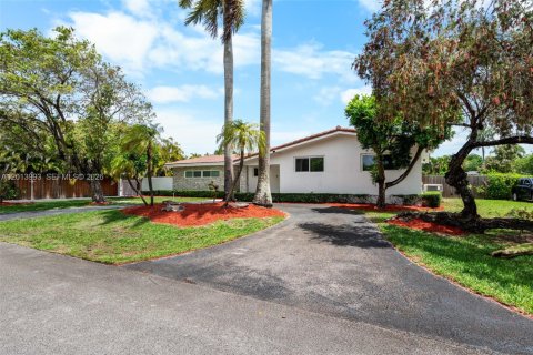 Villa ou maison à vendre à Miami, Floride: 4 chambres, 193.33 m2 № 2076047 - photo 3