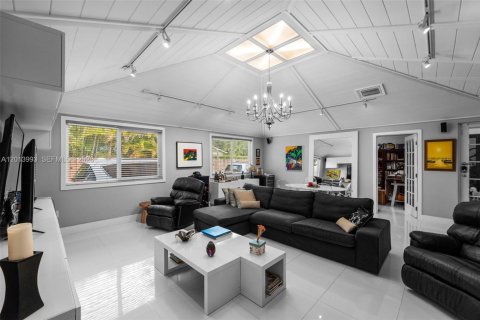 Villa ou maison à vendre à Miami, Floride: 4 chambres, 193.33 m2 № 2076047 - photo 16