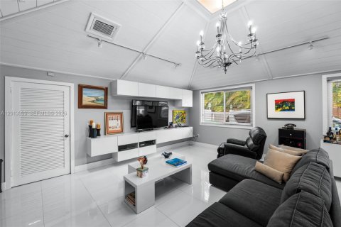 Villa ou maison à vendre à Miami, Floride: 4 chambres, 193.33 m2 № 2076047 - photo 15