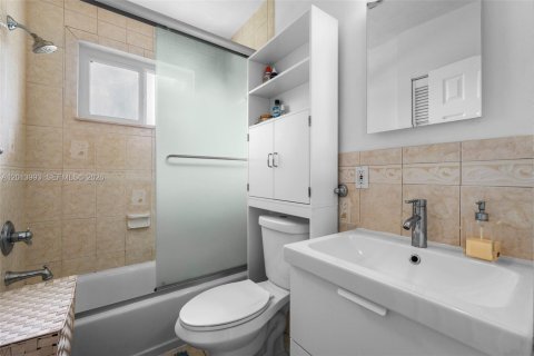 Villa ou maison à vendre à Miami, Floride: 4 chambres, 193.33 m2 № 2076047 - photo 26