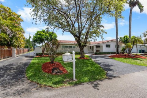 Villa ou maison à Miami, Floride 4 chambres, 193.33 m2 № 2076047