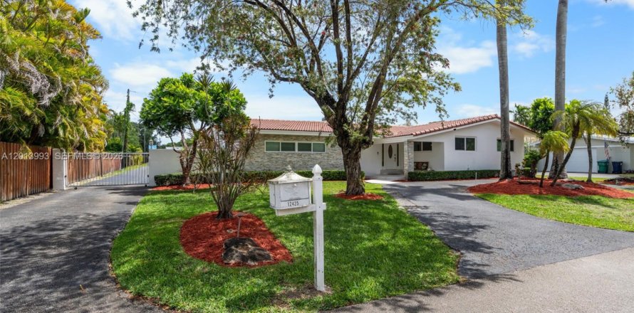 Villa ou maison à Miami, Floride 4 chambres, 193.33 m2 № 2076047