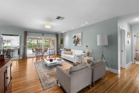 Villa ou maison à vendre à Miami, Floride: 4 chambres, 193.33 m2 № 2076047 - photo 7